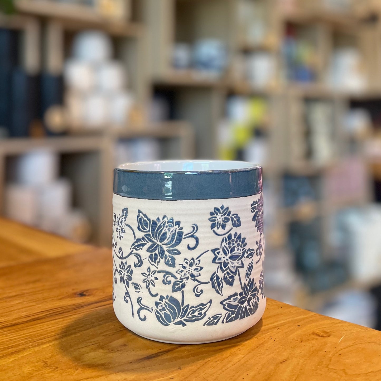 Rambling Blue Floral Pot 4"