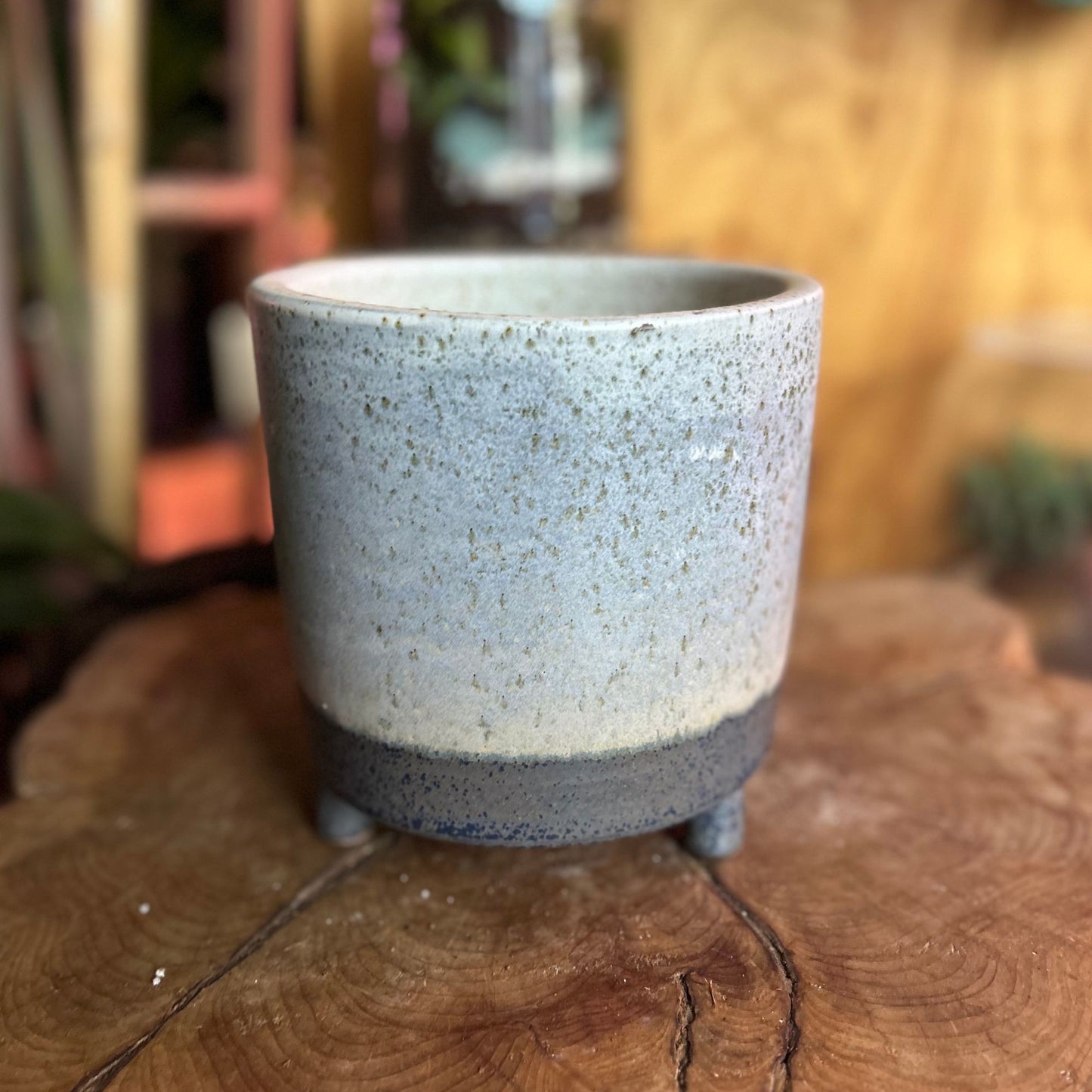 Lova Footed Pot 6”