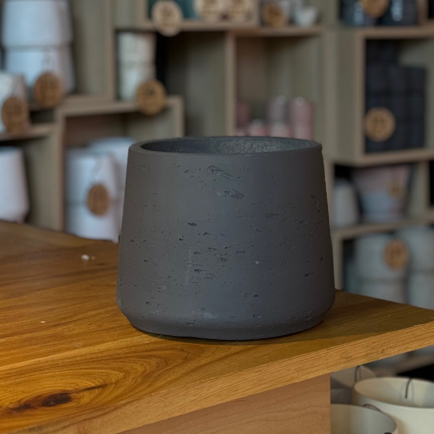 Patt Pot Black Washed Large 7”