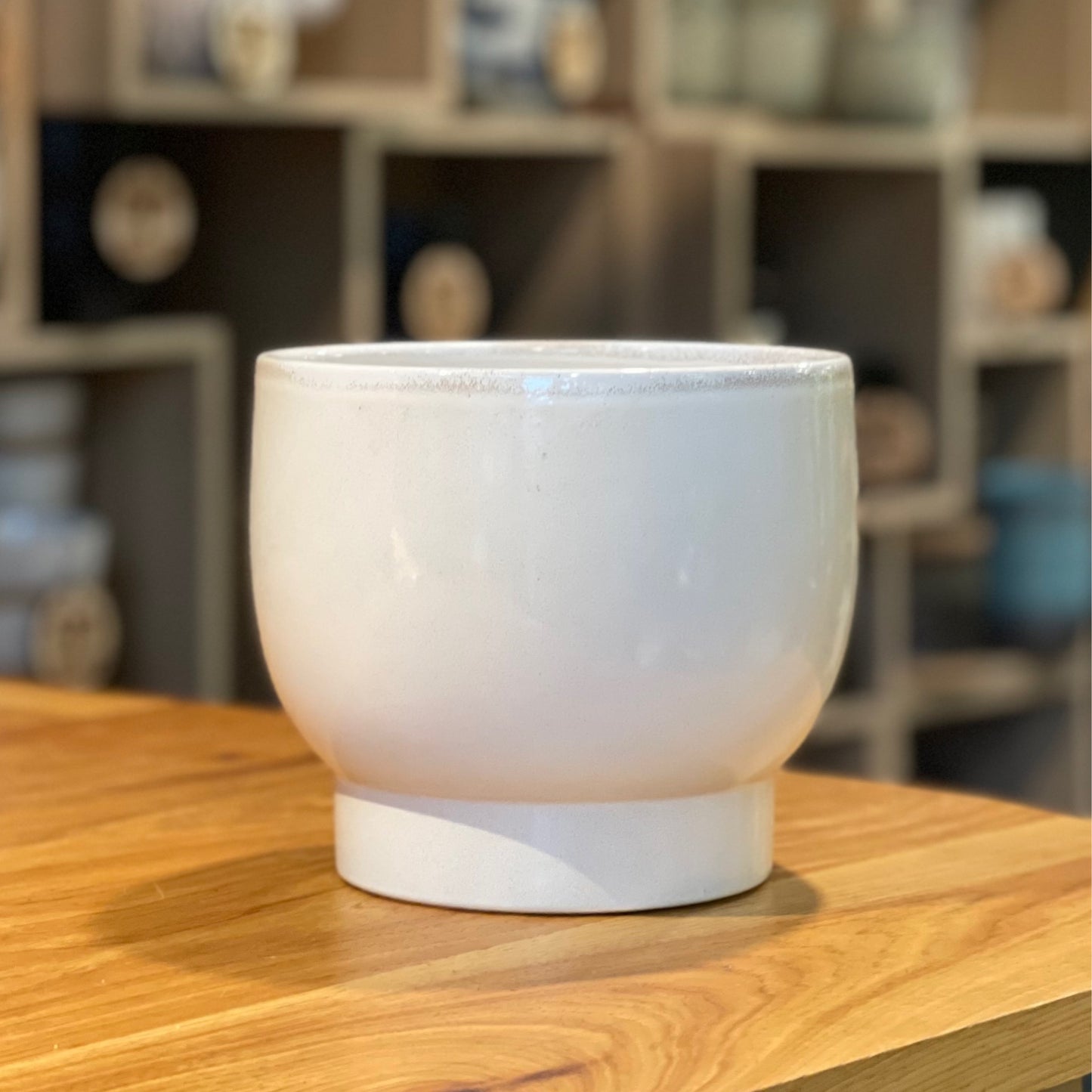 Opale Pot (White w/Base) 6”