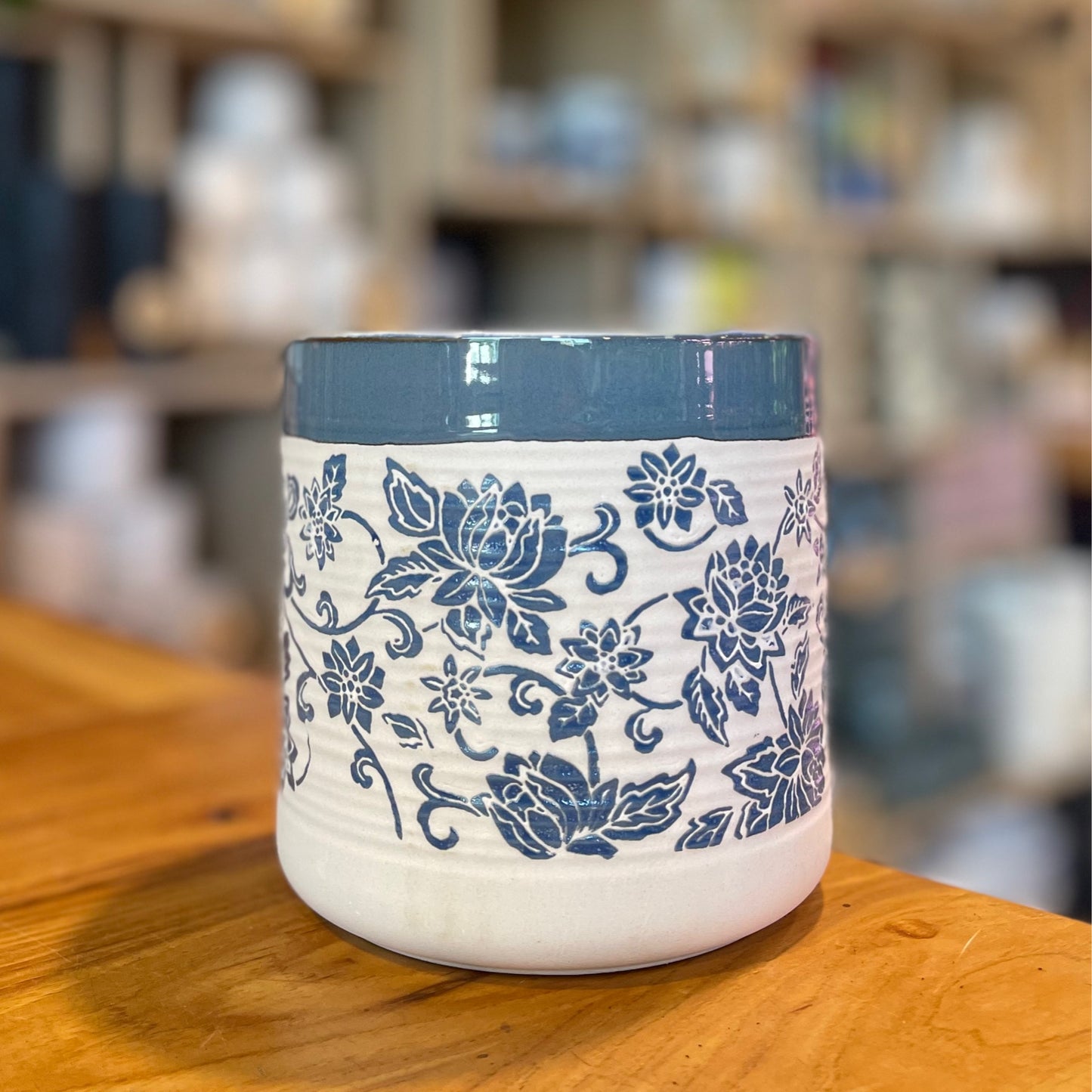Rambling Blue Floral Pot 5"