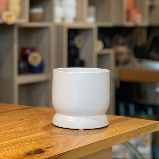 White Pedestal Pot 4“