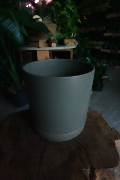 Romney Pot Moss Green 10"