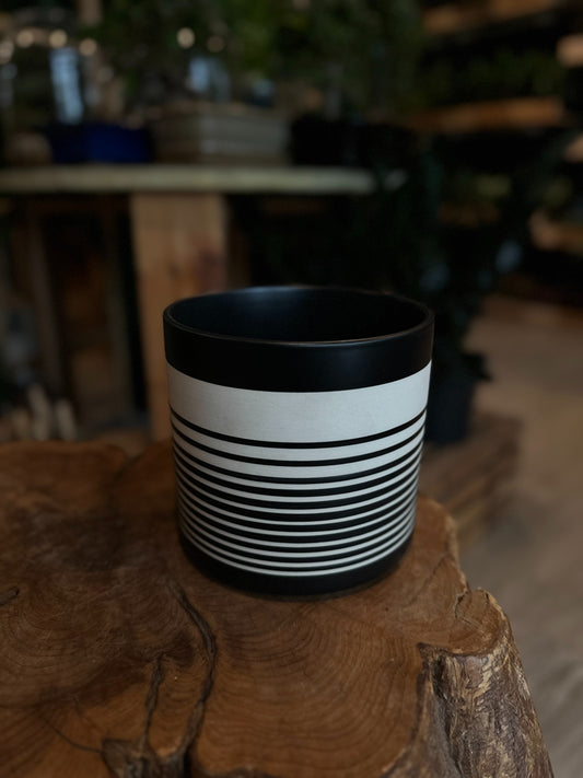 Sinclair Pot Black 6"