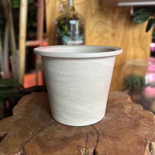 Granite Pot w/ Saucer 8"